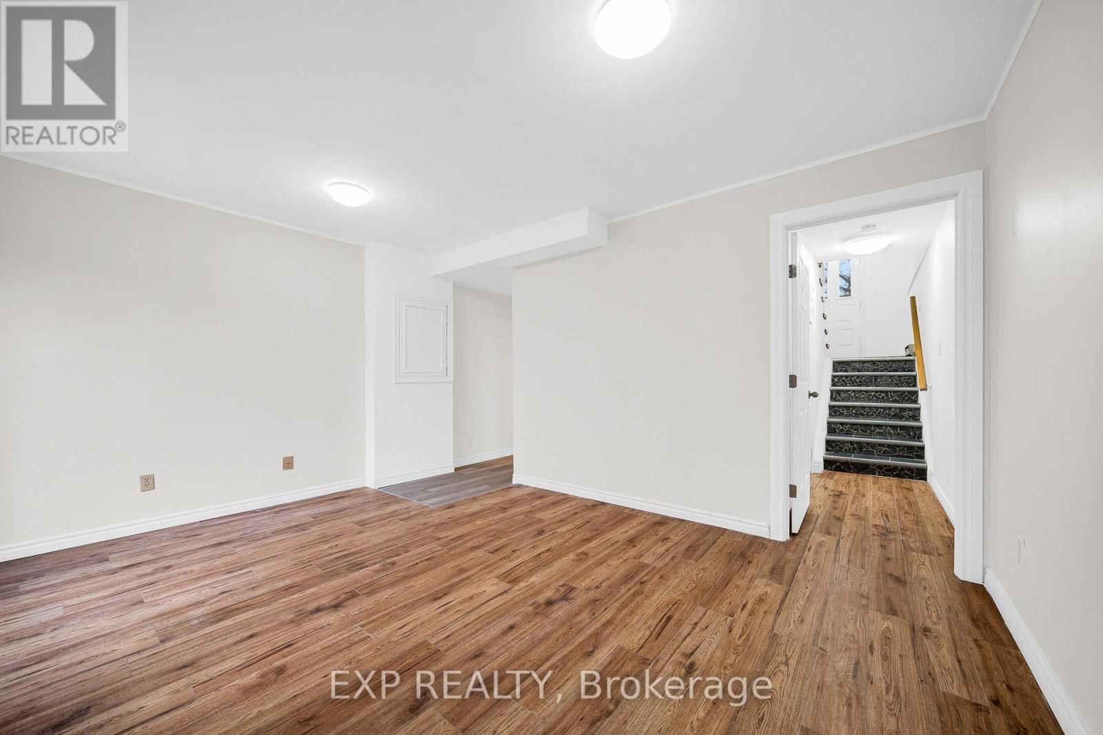 98 CASTLEGREEN PRIVATE Image 16
