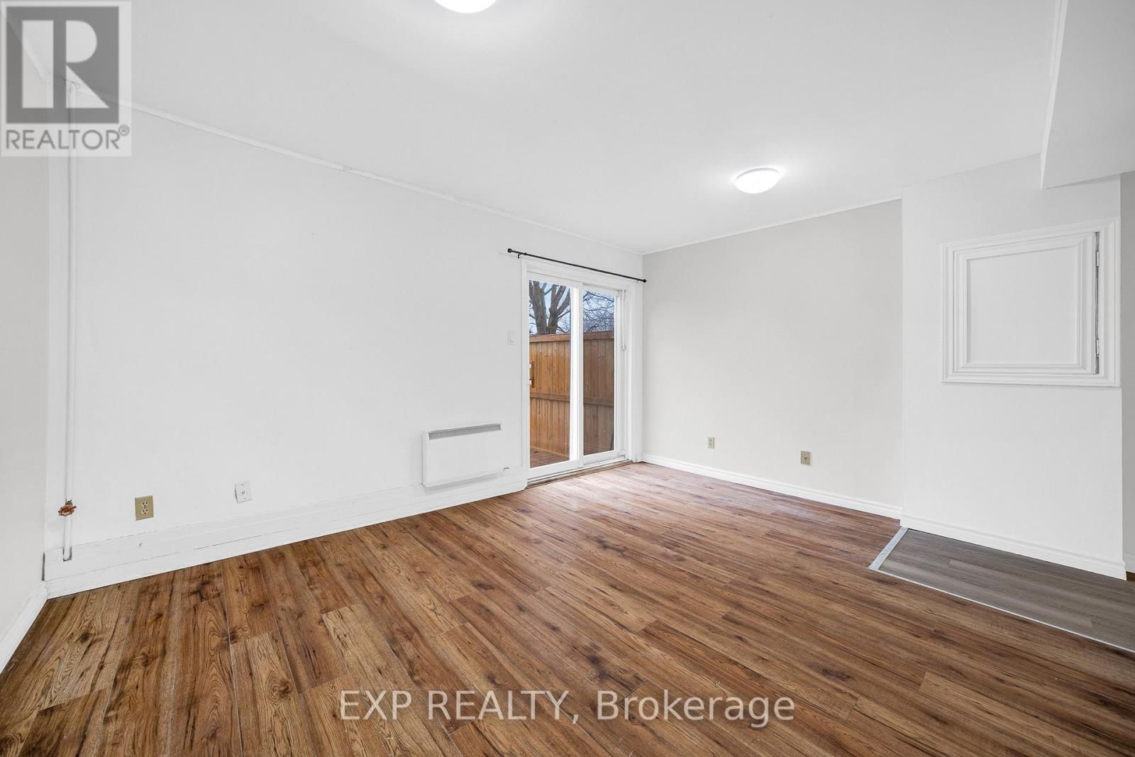 98 CASTLEGREEN PRIVATE Image 17