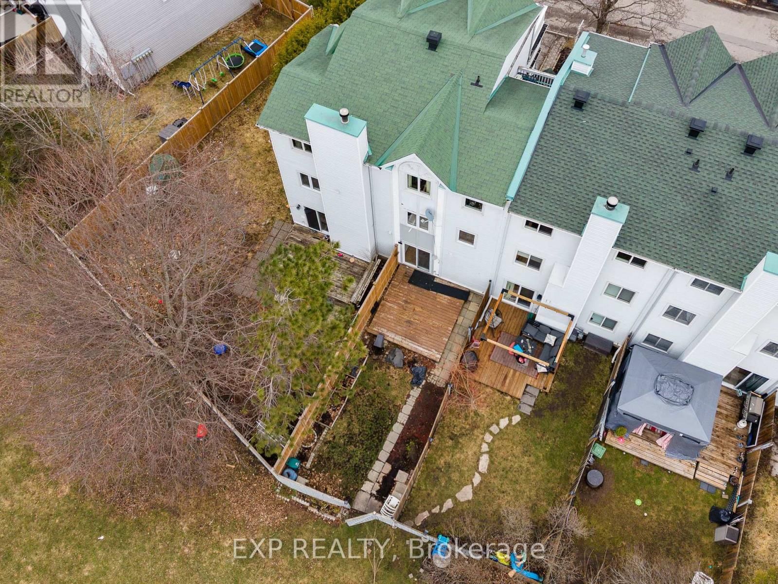 98 CASTLEGREEN PRIVATE Image 25