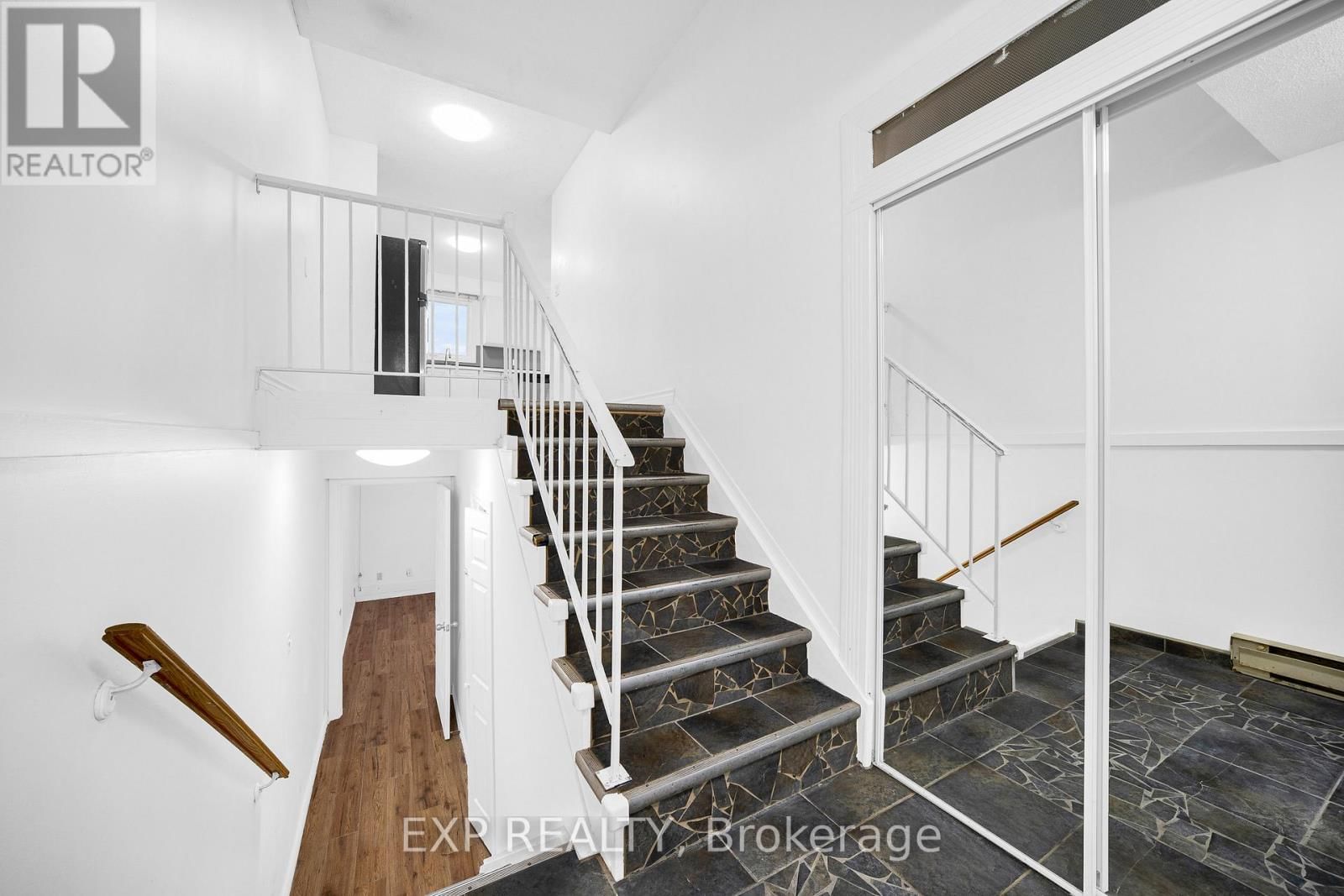 98 CASTLEGREEN PRIVATE Image 3