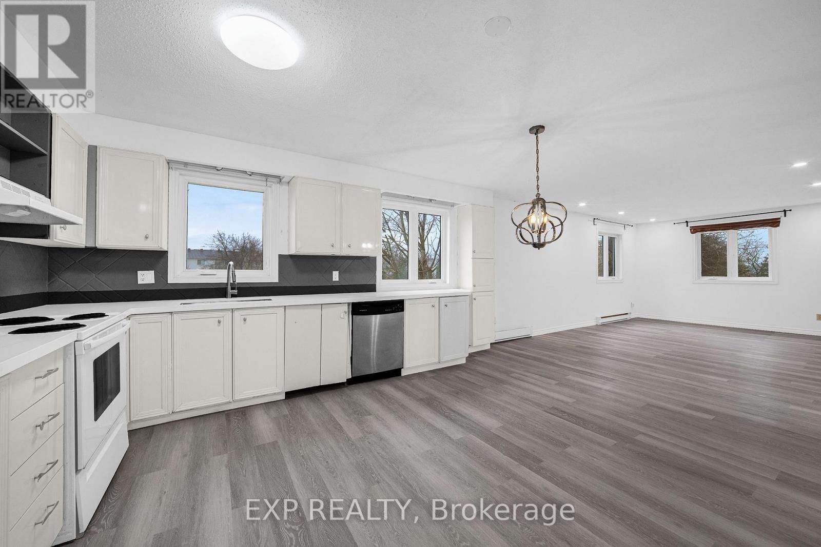 98 CASTLEGREEN PRIVATE Image 4
