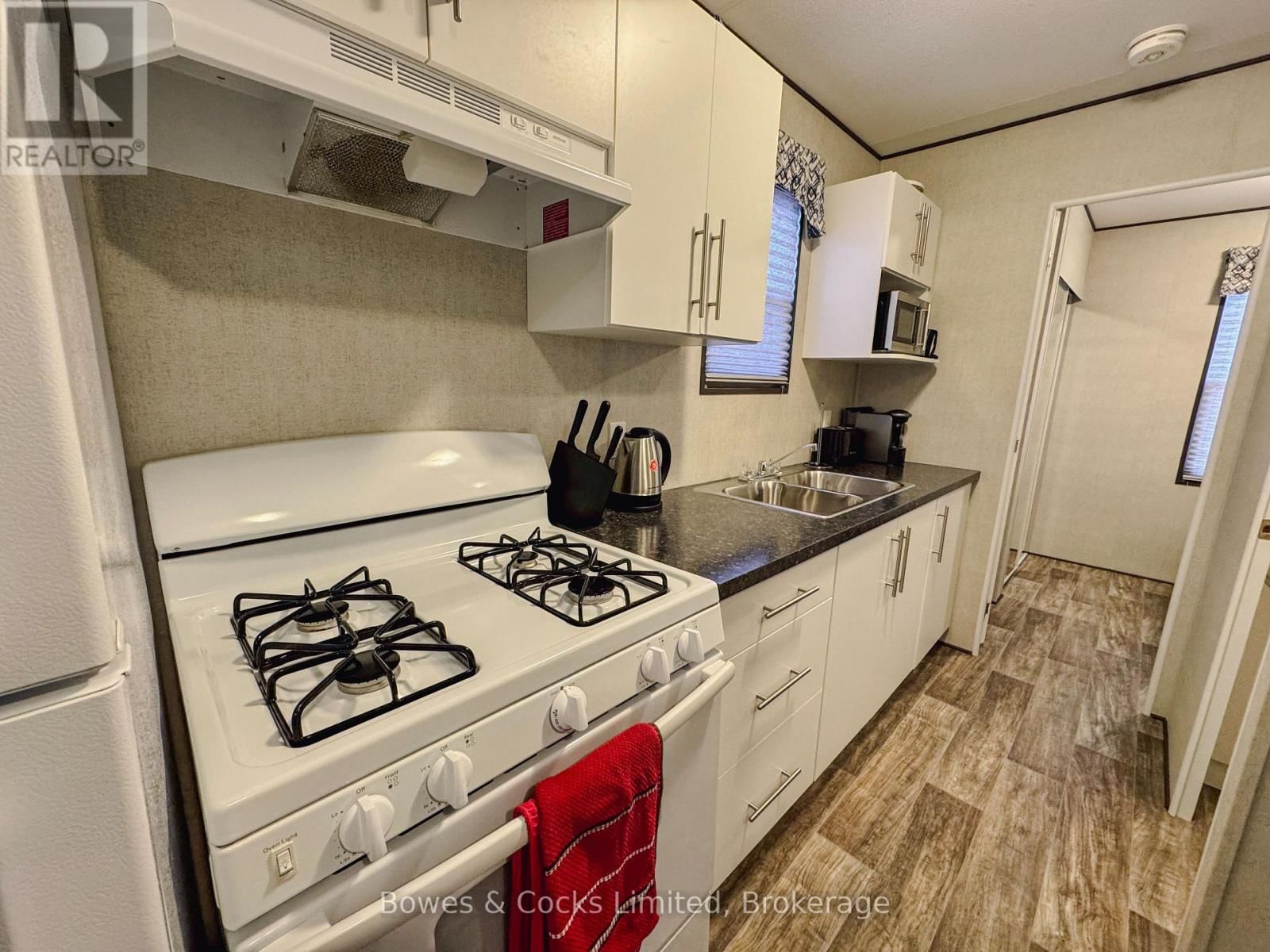 10 Lambton - 1235 VILLIERS LINE Image 12