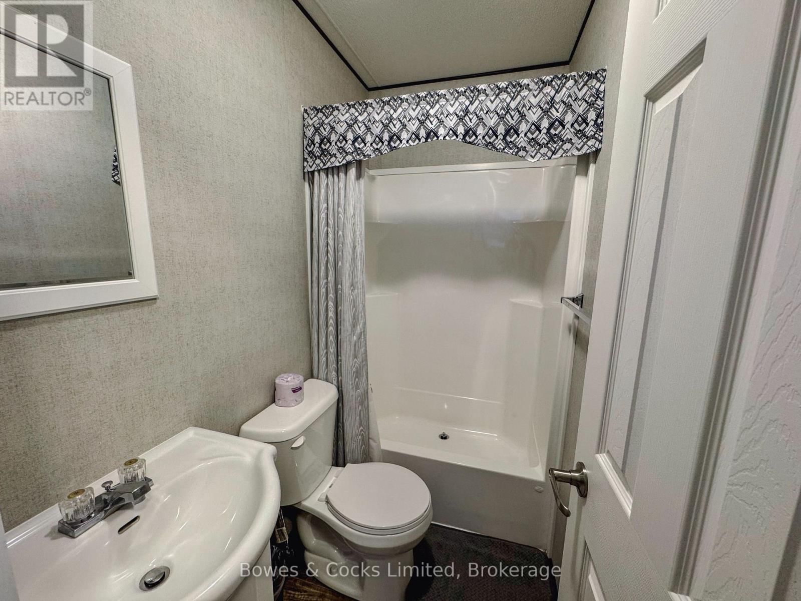 10 Lambton - 1235 VILLIERS LINE Image 24