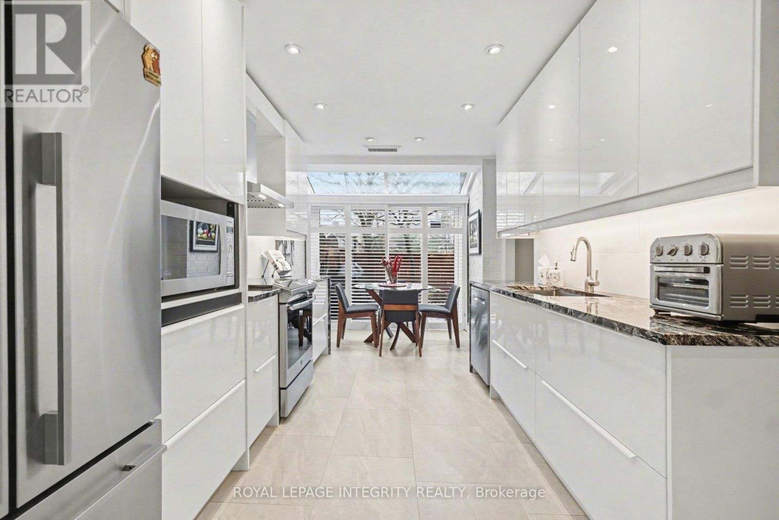 30 - 100 HILLSIDE DRIVE Image 13