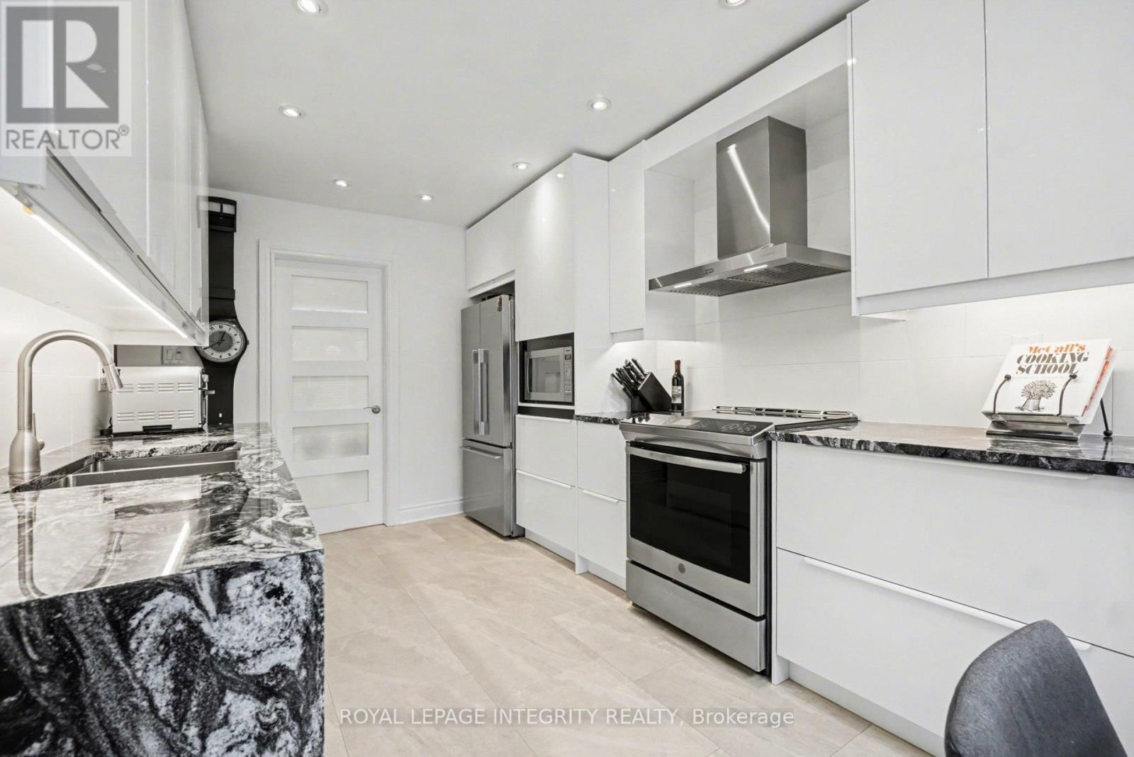 30 - 100 HILLSIDE DRIVE Image 15