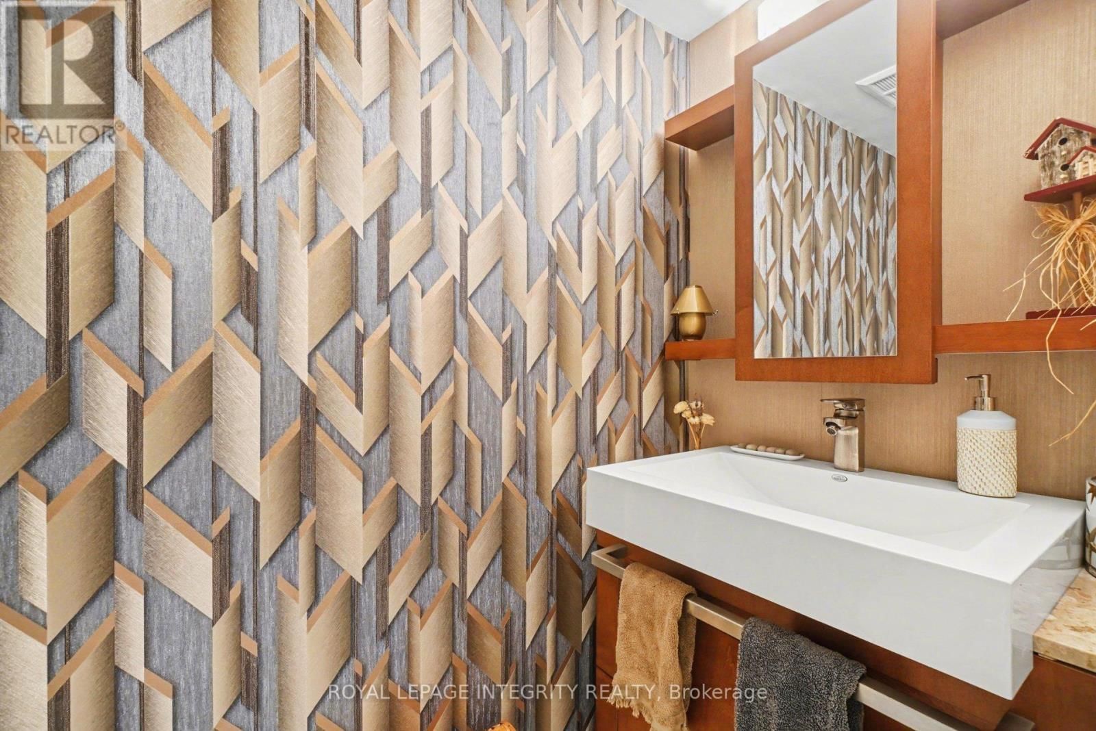 30 - 100 HILLSIDE DRIVE Image 18