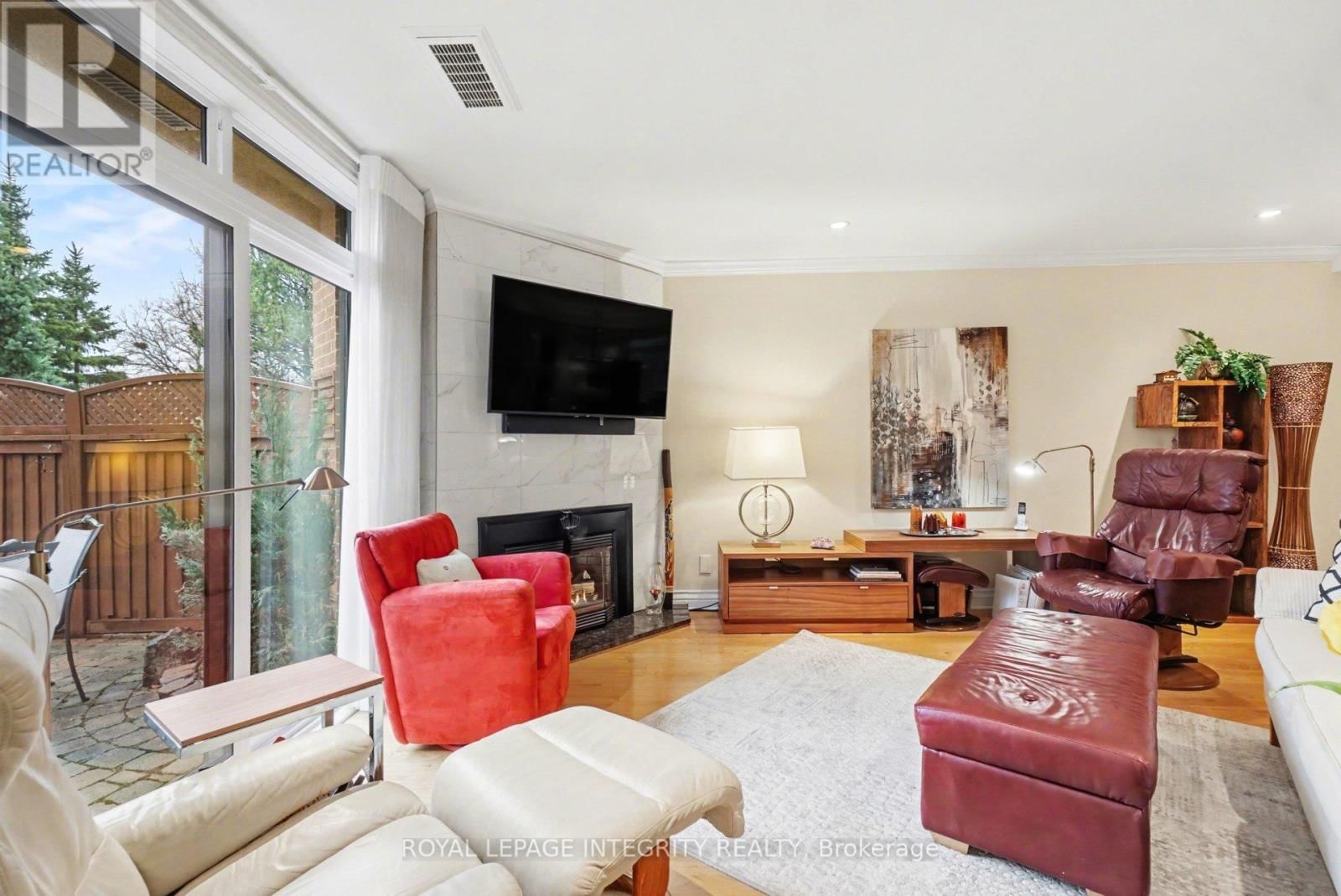 30 - 100 HILLSIDE DRIVE Image 5