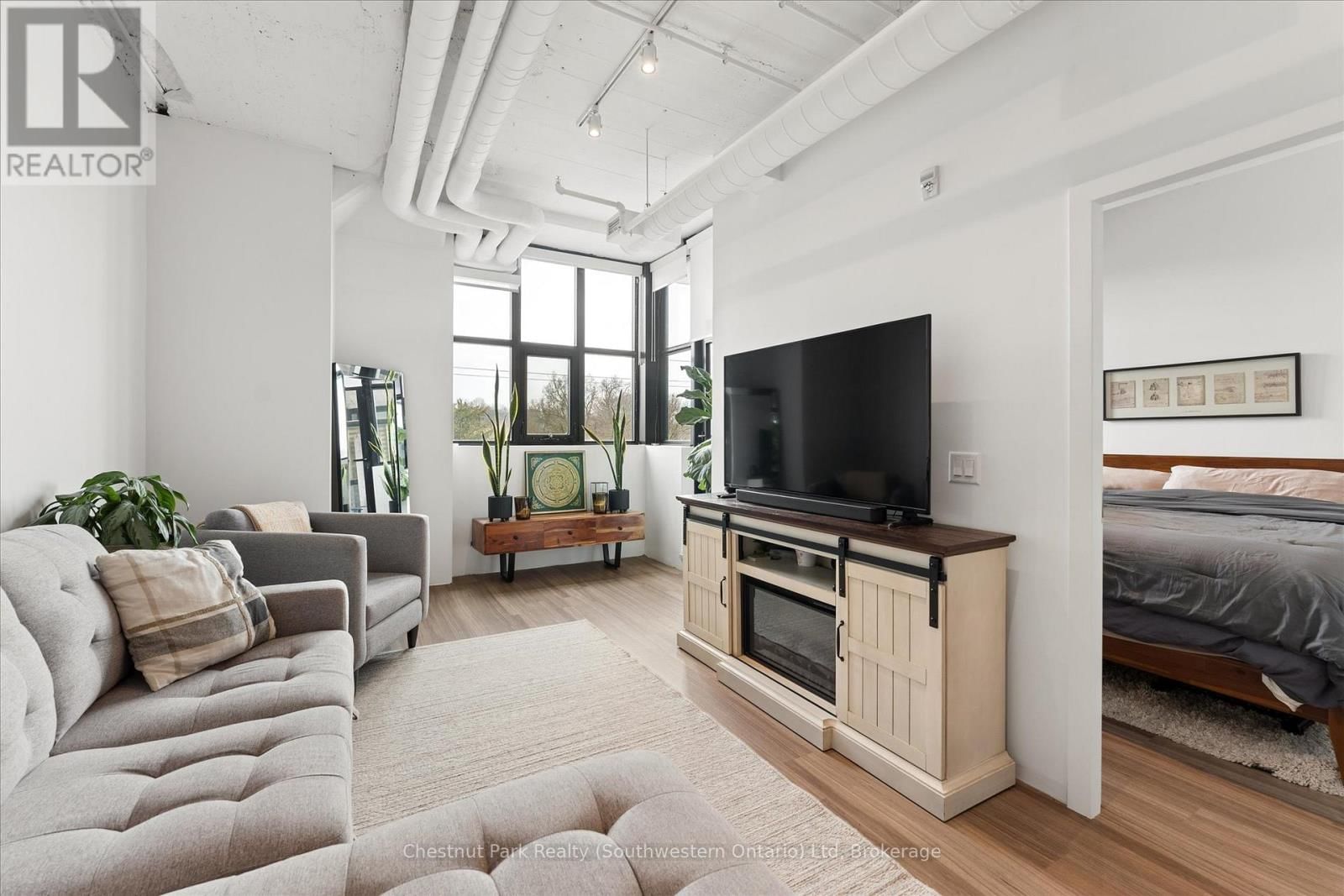 317 - 120 HURON STREET Image 11