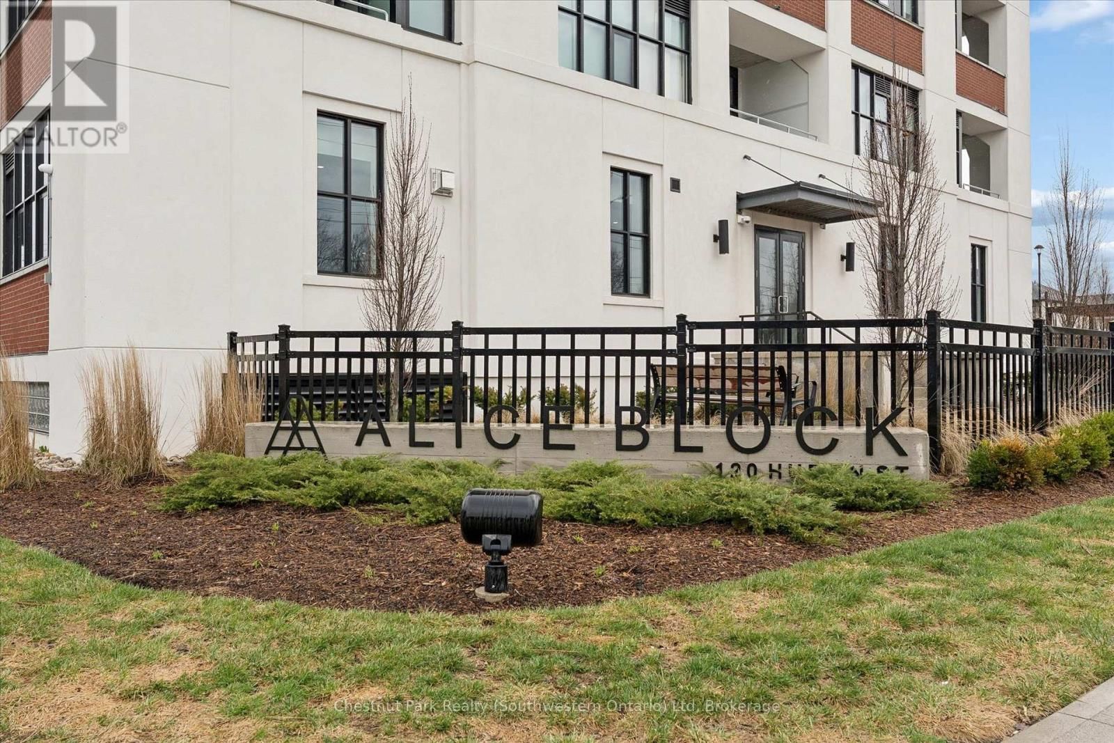 317 - 120 HURON STREET Image 31