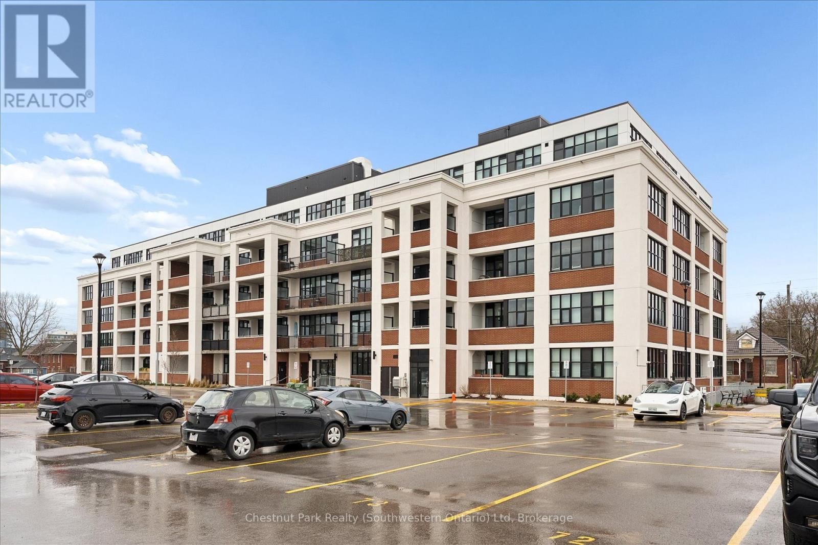 317 - 120 HURON STREET Image 35