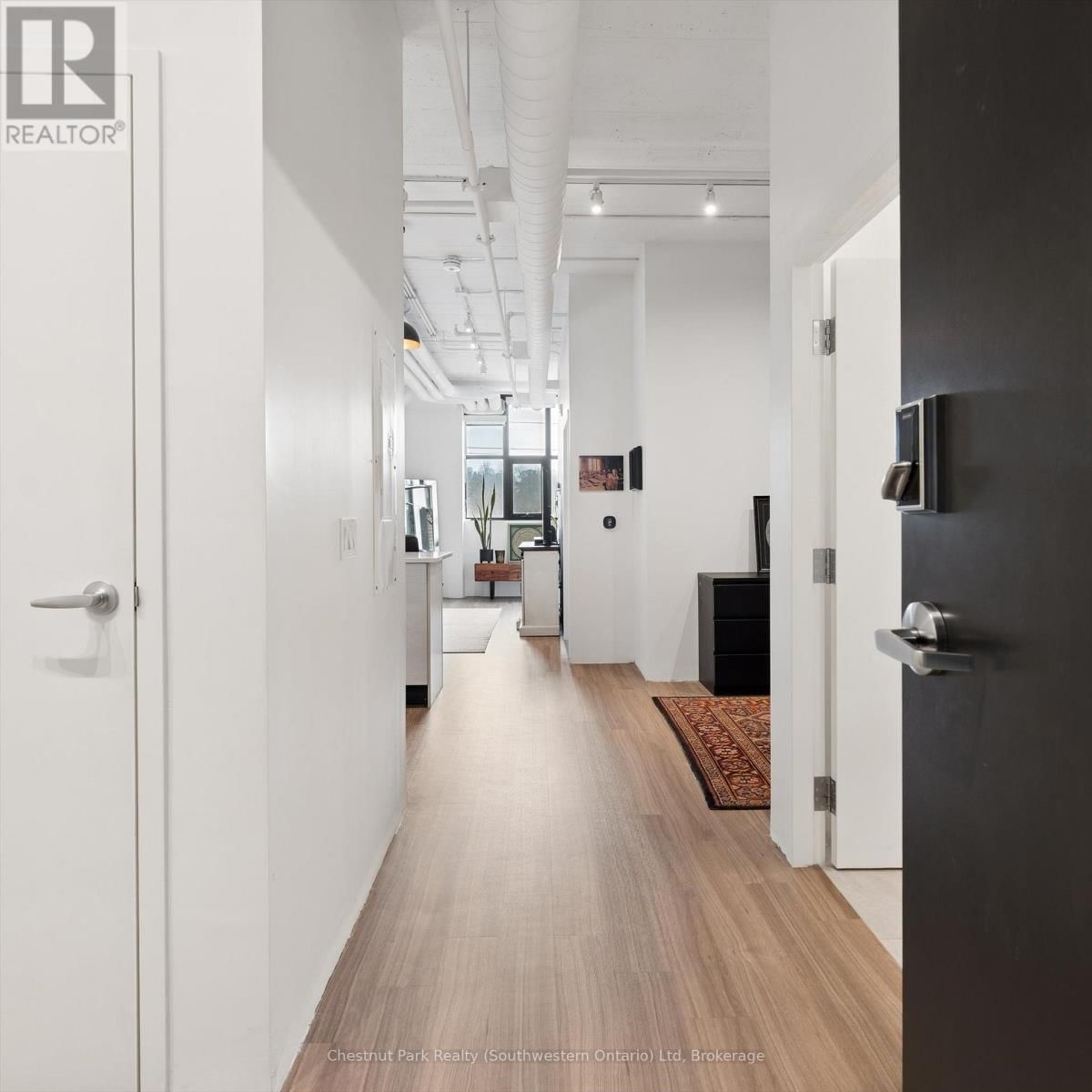 317 - 120 HURON STREET Image 4