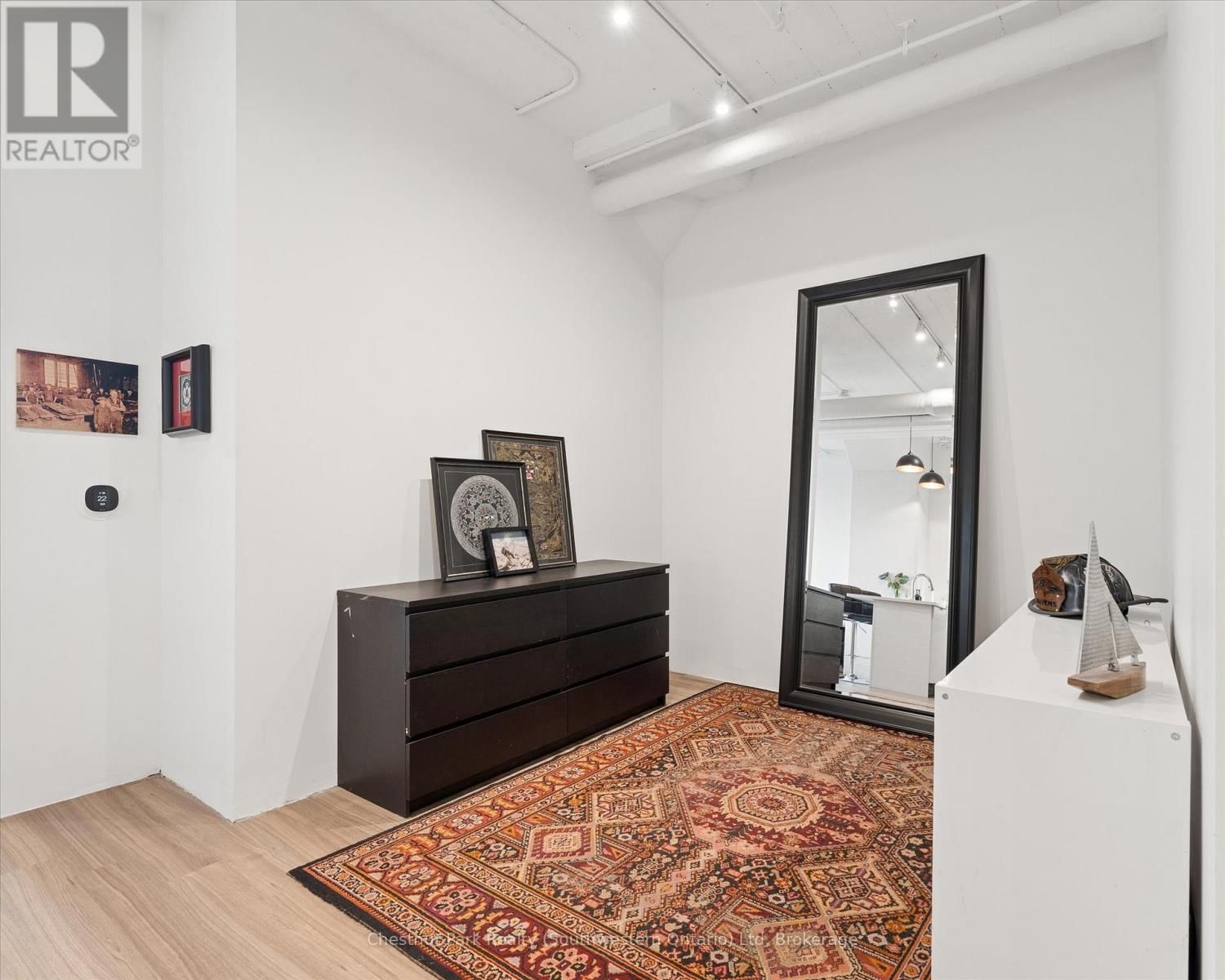 317 - 120 HURON STREET Image 5