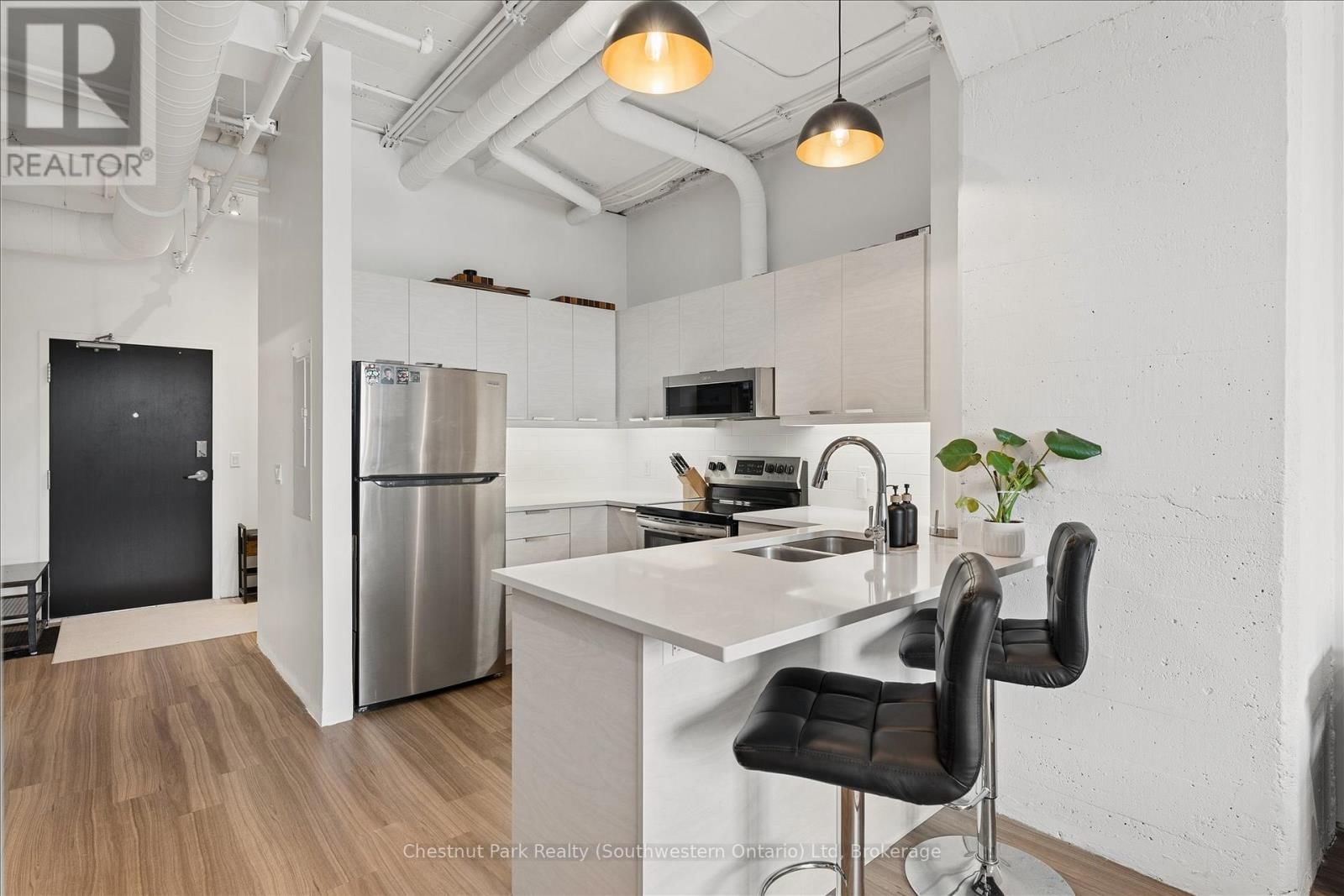 317 - 120 HURON STREET Image 8