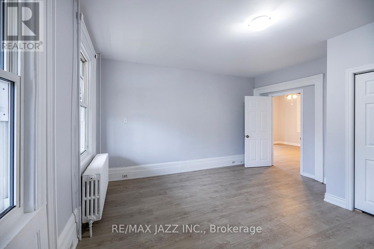 221 WALTON STREET Image 10