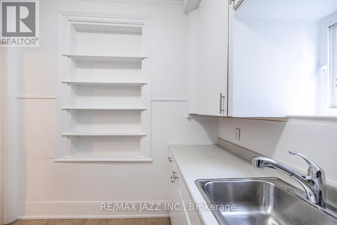 221 WALTON STREET Image 13