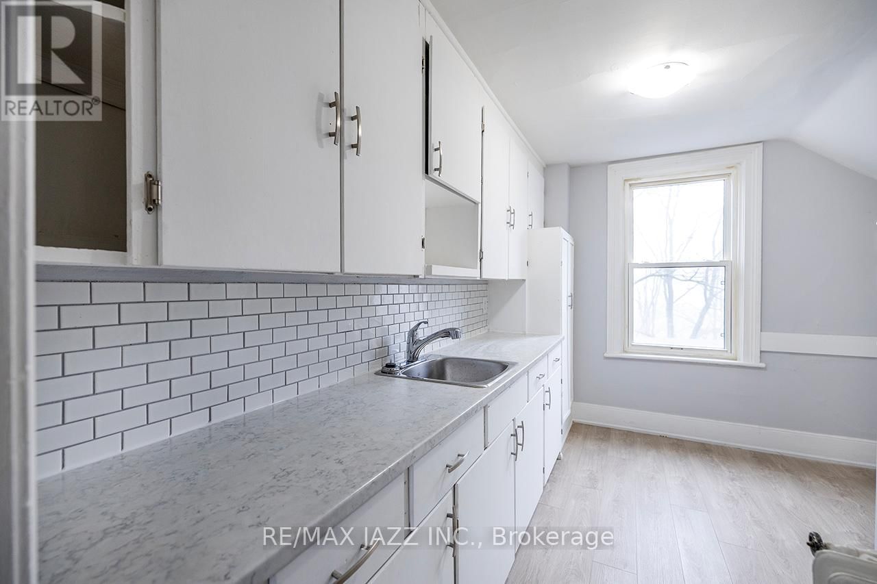 221 WALTON STREET Image 18