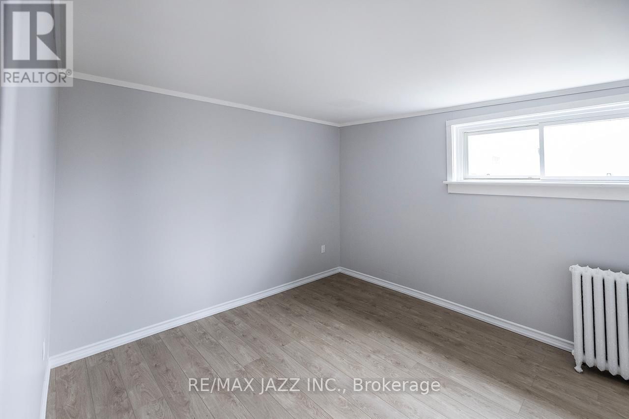 221 WALTON STREET Image 26