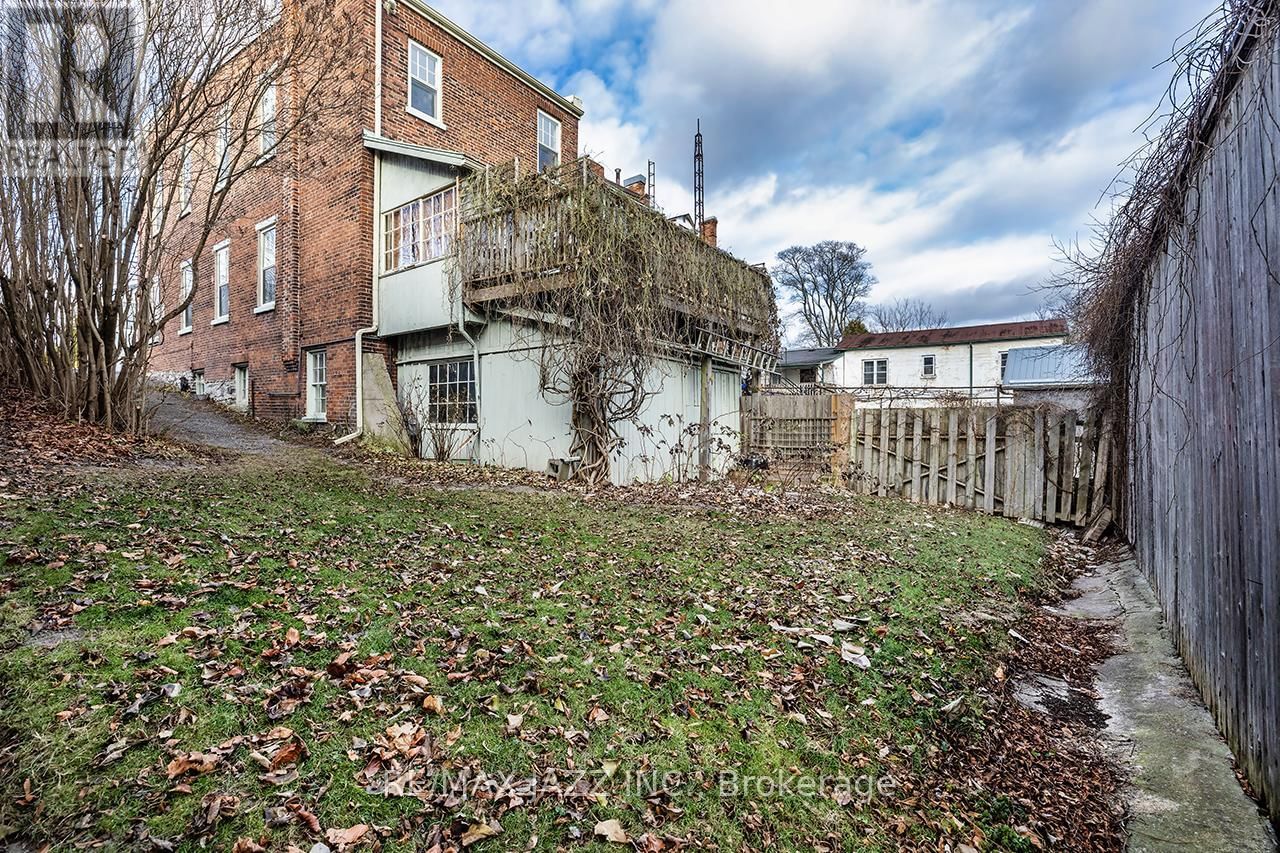 221 WALTON STREET Image 44