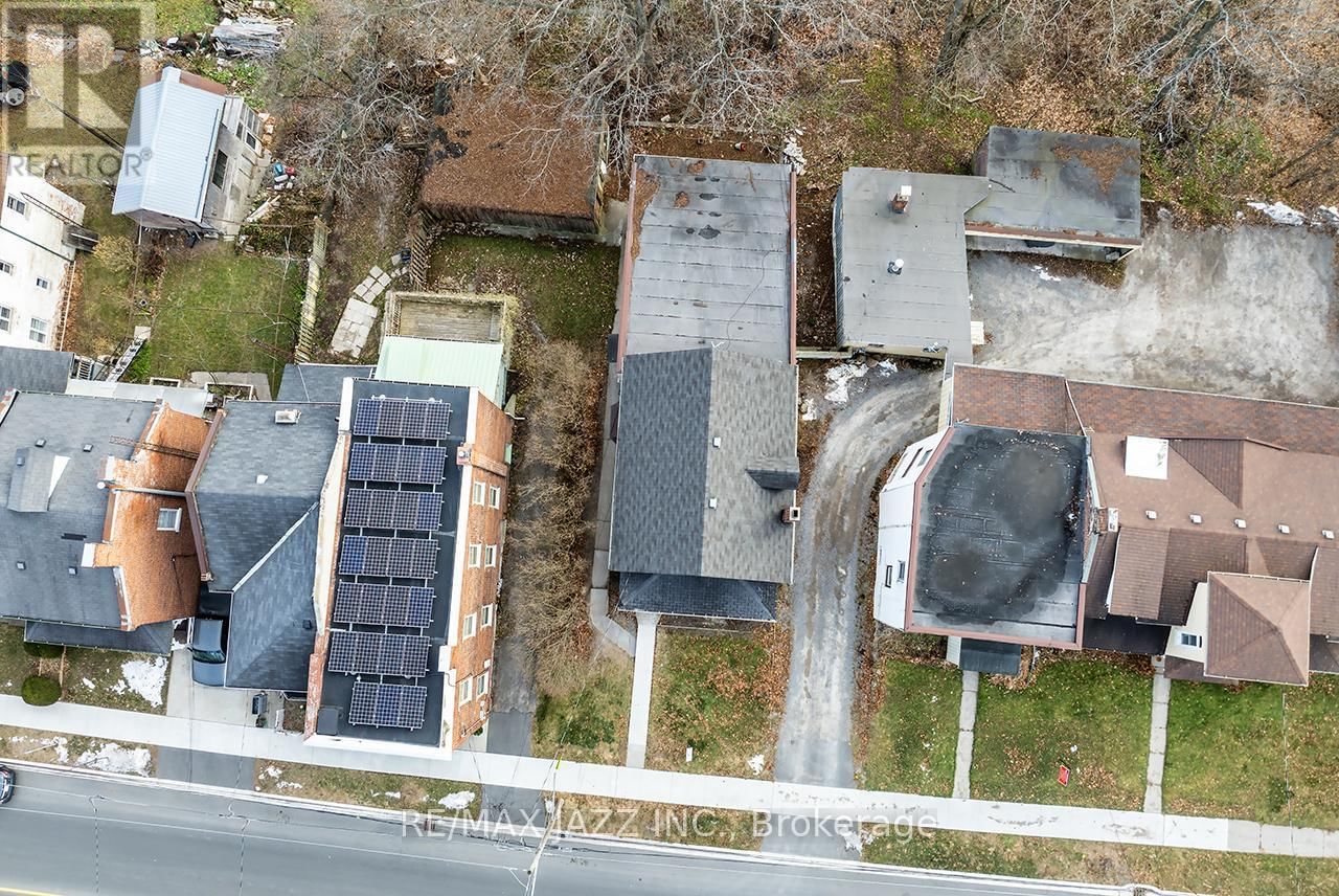 221 WALTON STREET Image 48