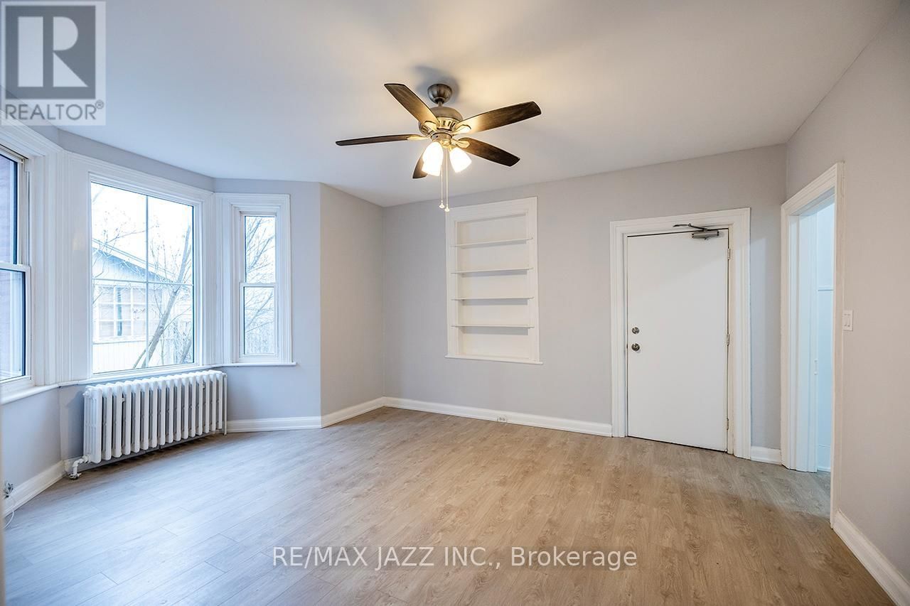 221 WALTON STREET Image 8