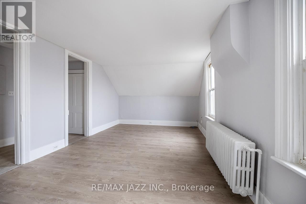 221 WALTON STREET Image 18