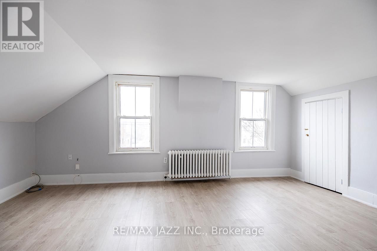 221 WALTON STREET Image 19