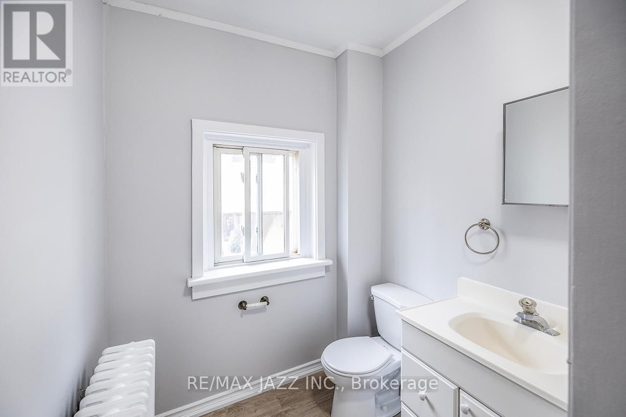 221 WALTON STREET Image 32