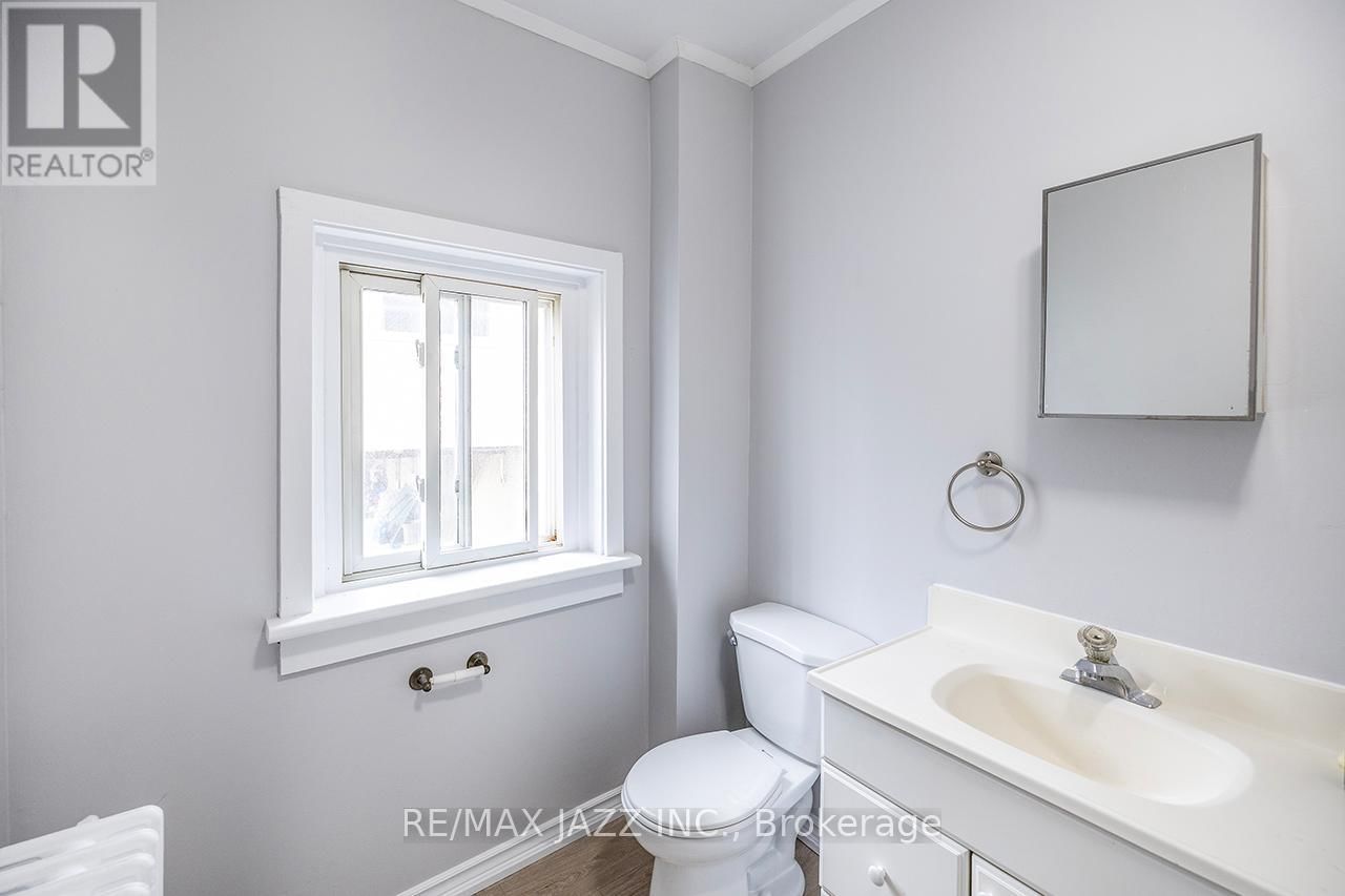 221 WALTON STREET Image 33