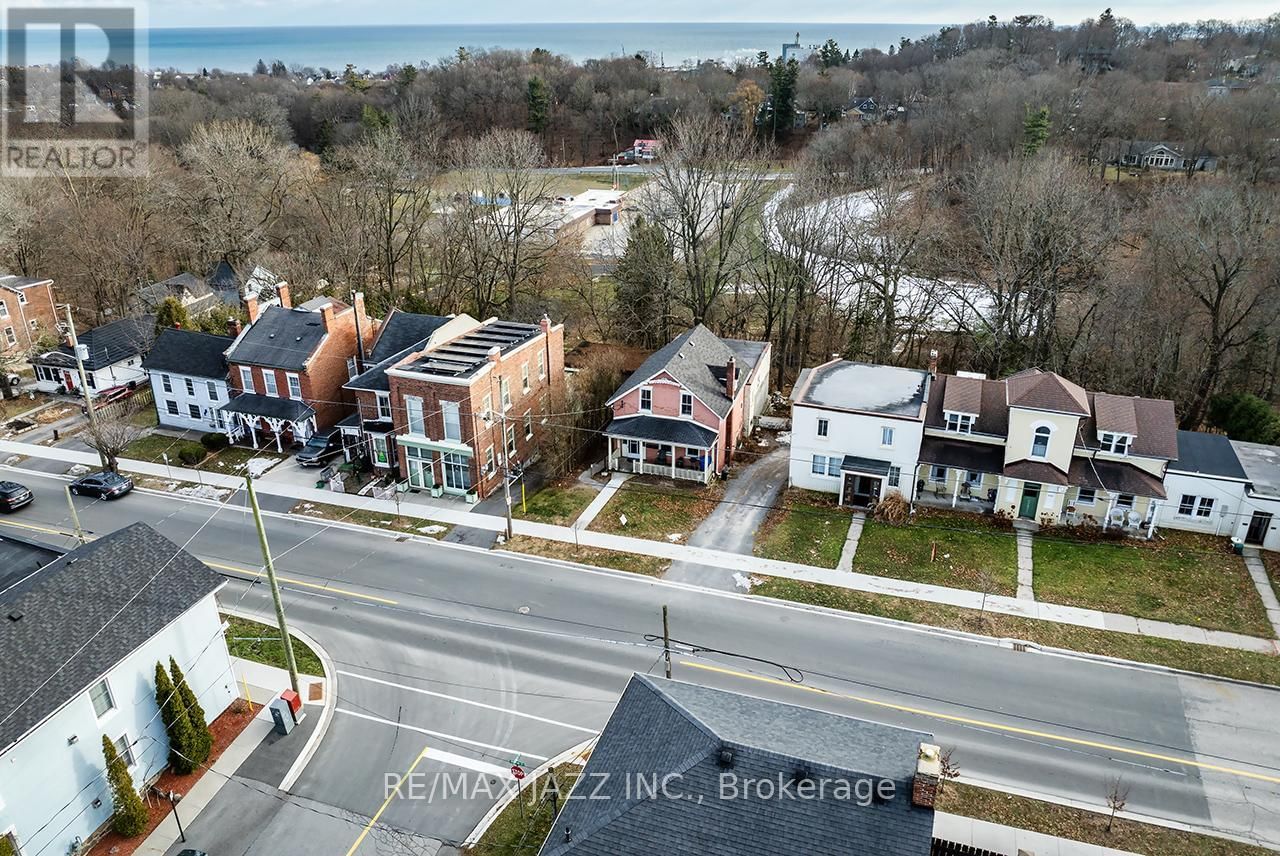 221 WALTON STREET Image 47