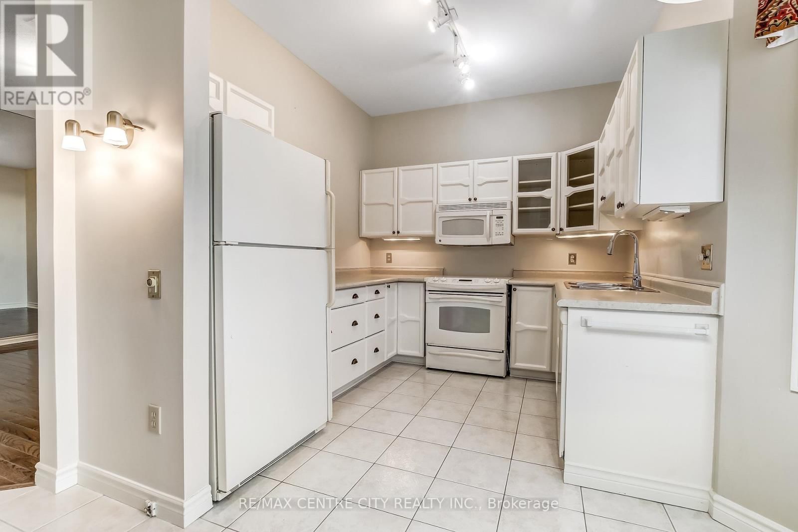 47 - 374 FRONT STREET Image 6