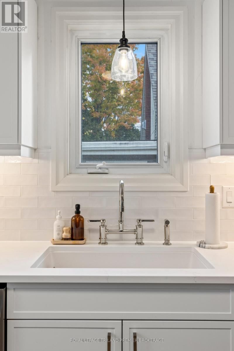 22 BRISCOE STREET EAST Image 15