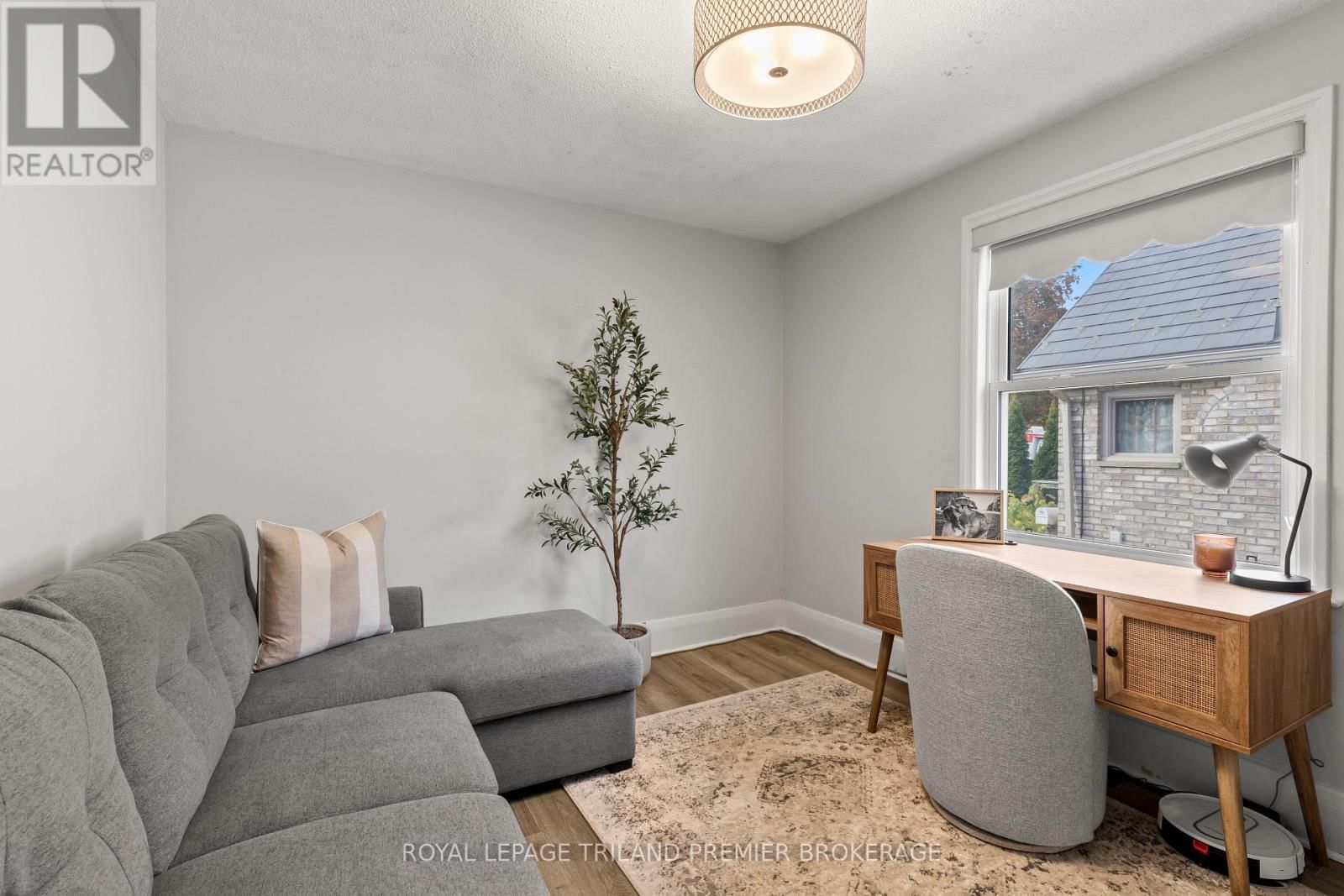 22 BRISCOE STREET EAST Image 16