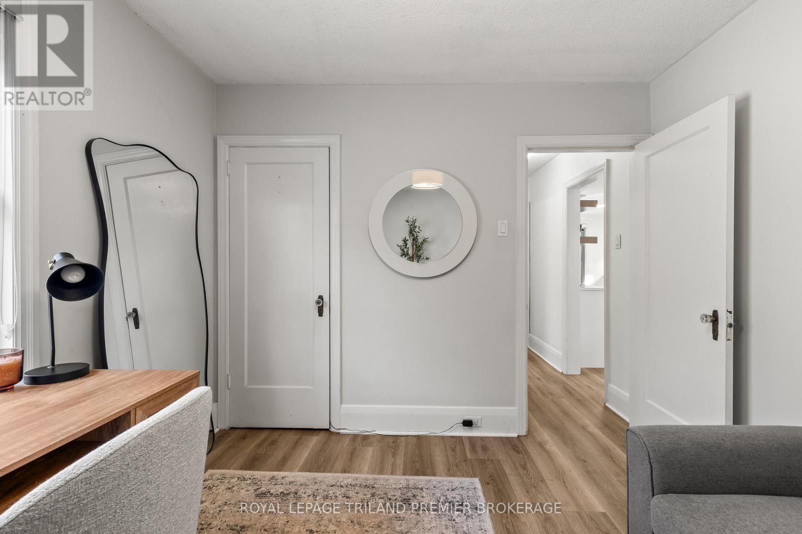 22 BRISCOE STREET EAST Image 17