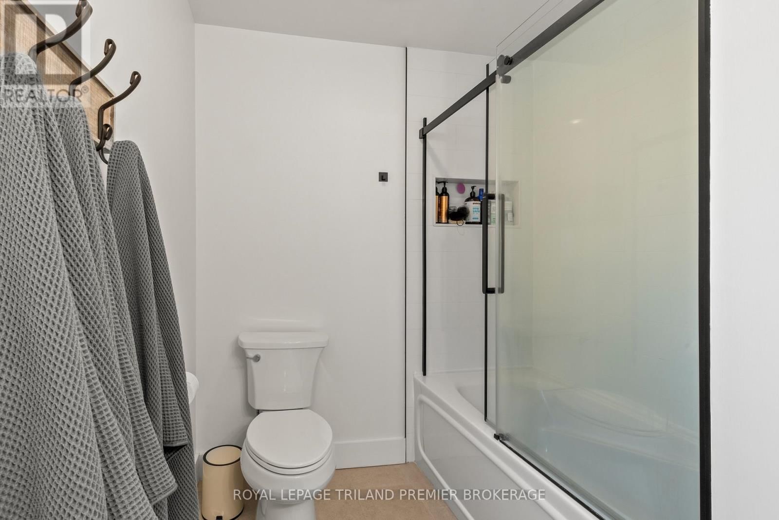 22 BRISCOE STREET EAST Image 19