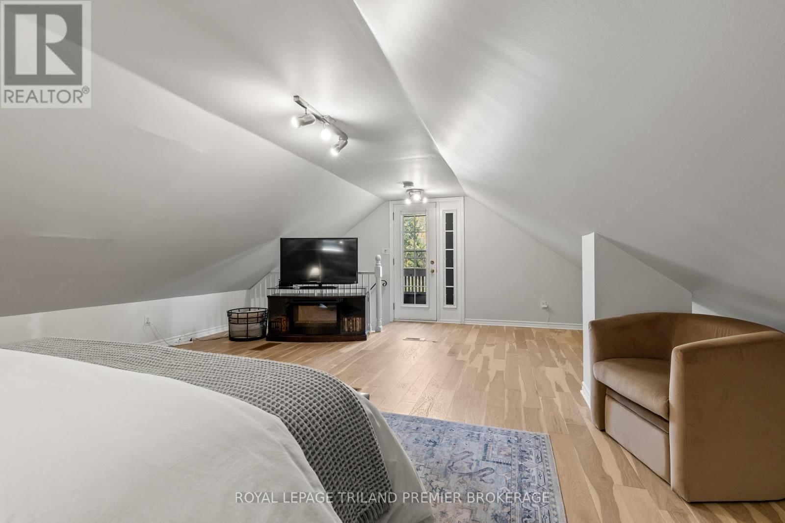 22 BRISCOE STREET EAST Image 22