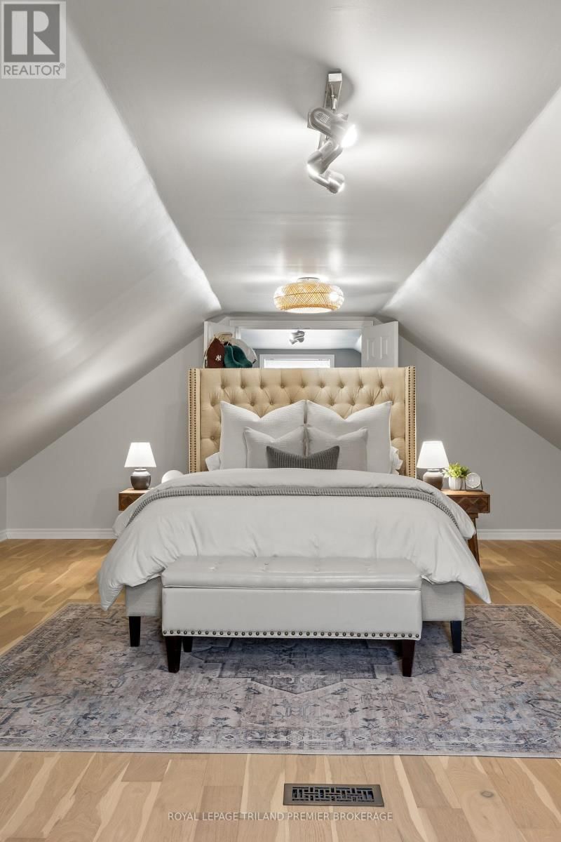 22 BRISCOE STREET EAST Image 23