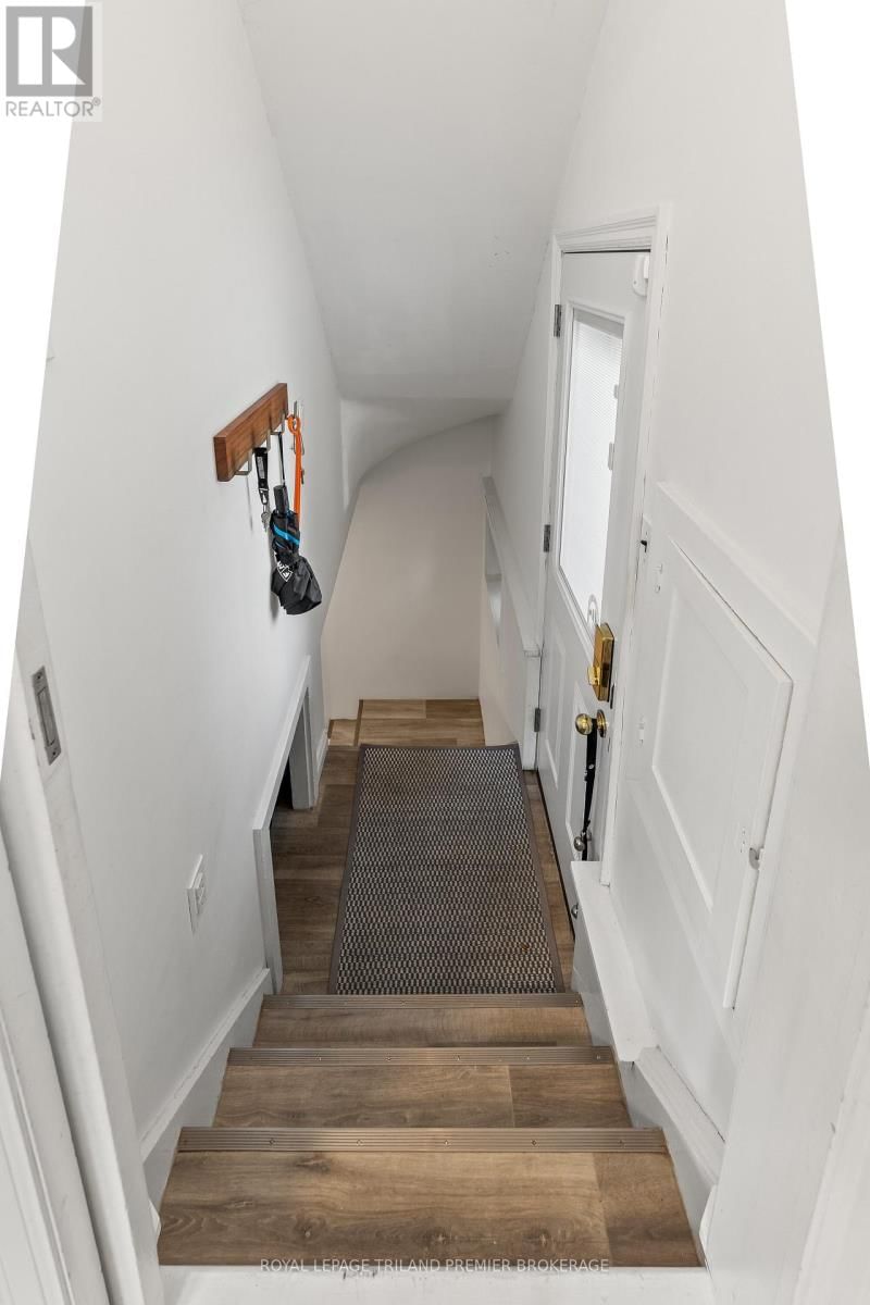 22 BRISCOE STREET EAST Image 25