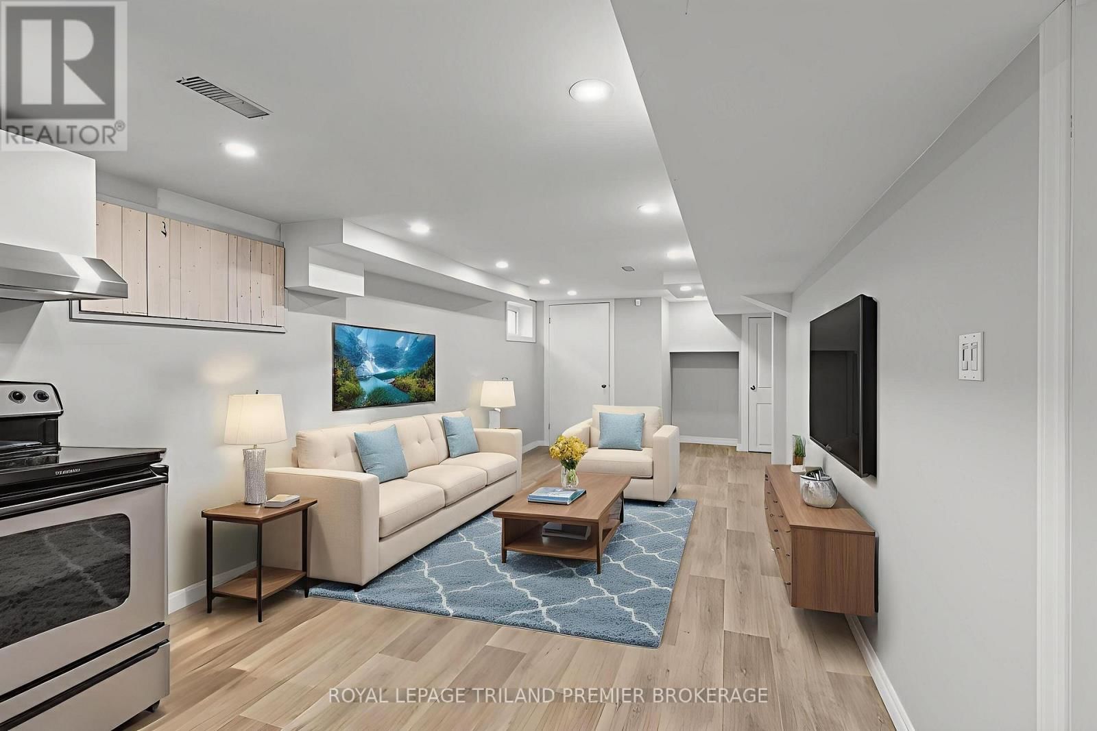 22 BRISCOE STREET EAST Image 27