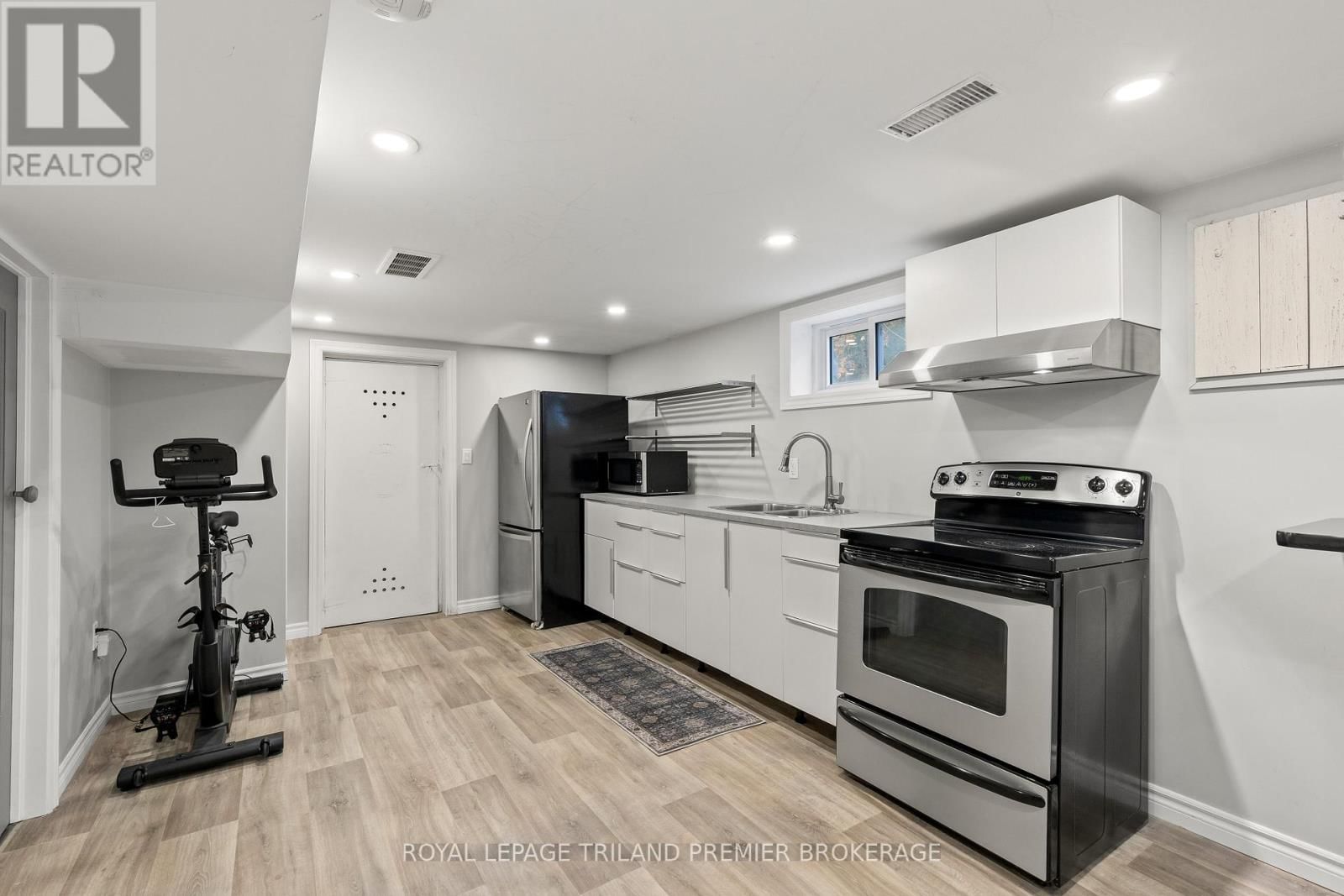 22 BRISCOE STREET EAST Image 28