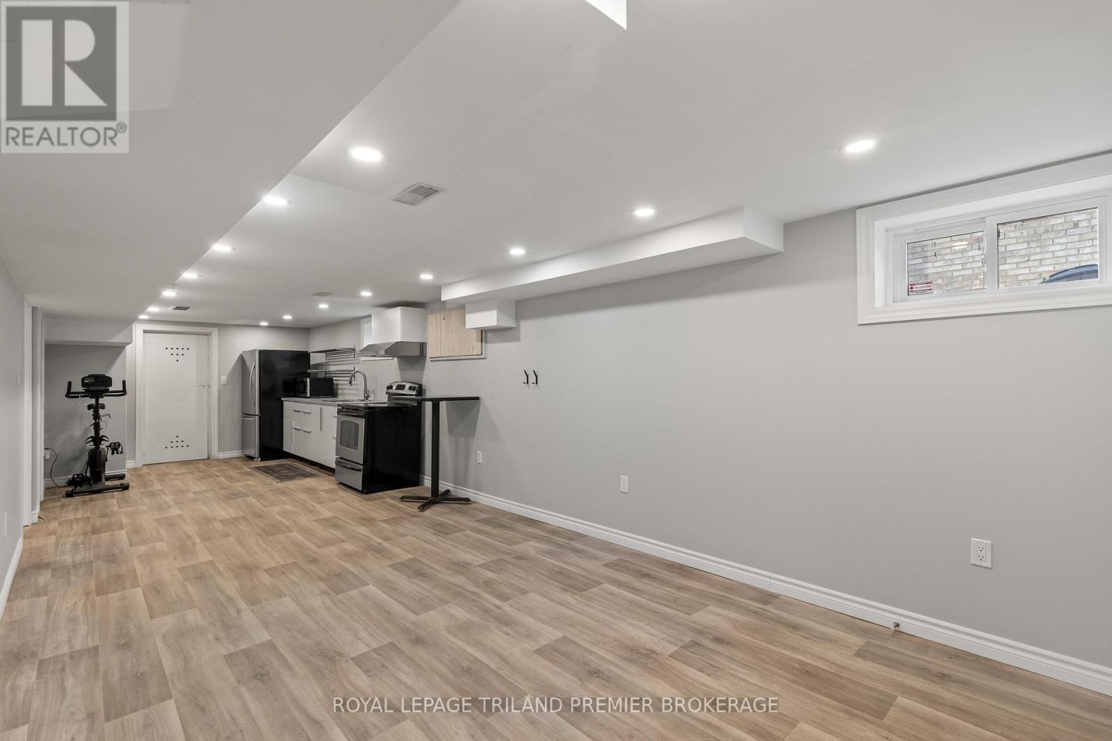 22 BRISCOE STREET EAST Image 29