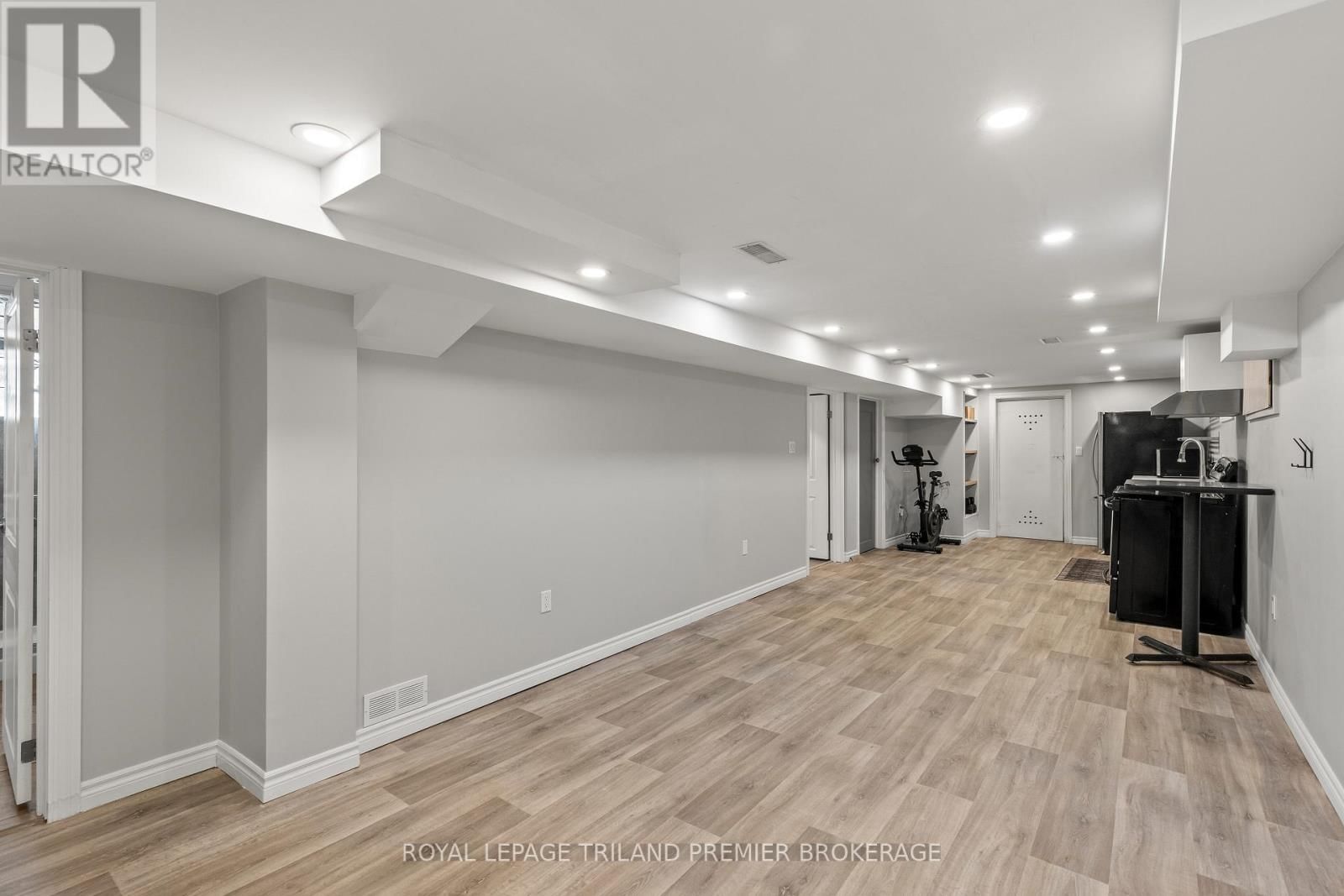 22 BRISCOE STREET EAST Image 30