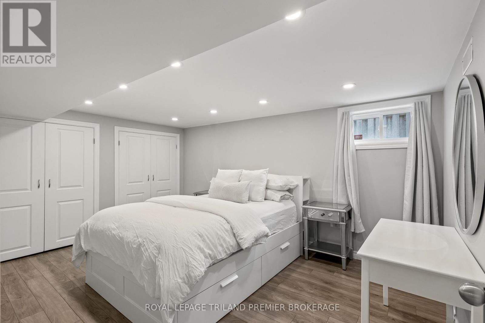 22 BRISCOE STREET EAST Image 32