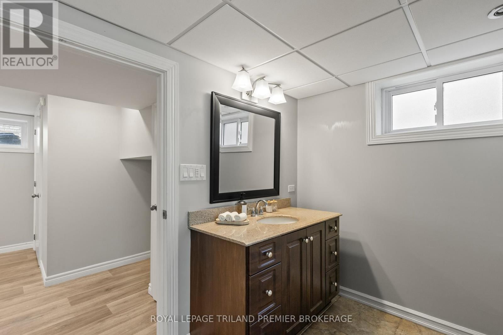 22 BRISCOE STREET EAST Image 33