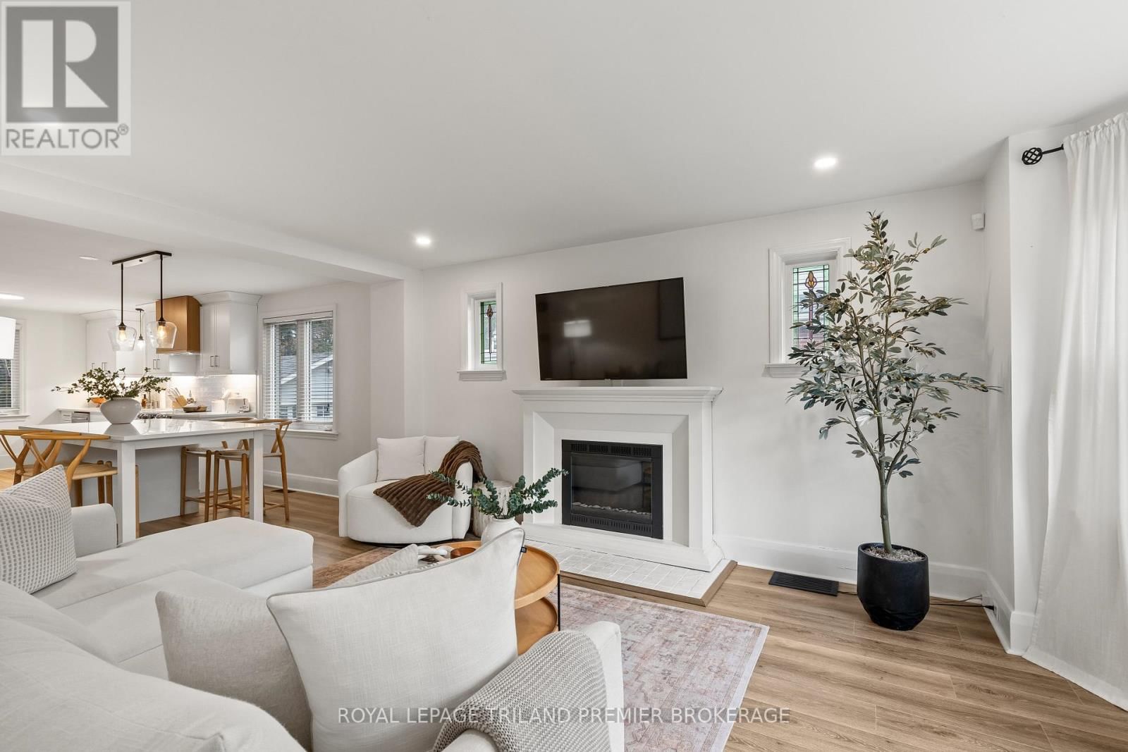 22 BRISCOE STREET EAST Image 4