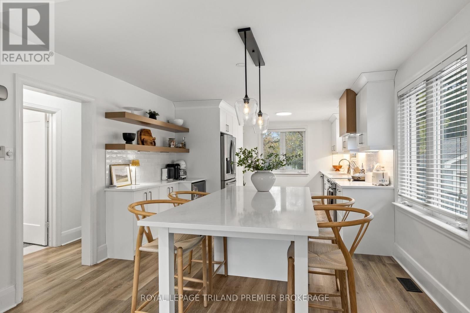 22 BRISCOE STREET EAST Image 8