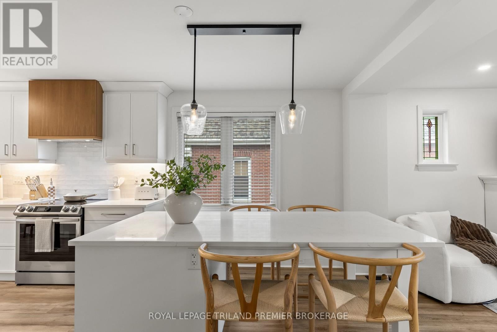 22 BRISCOE STREET EAST Image 9