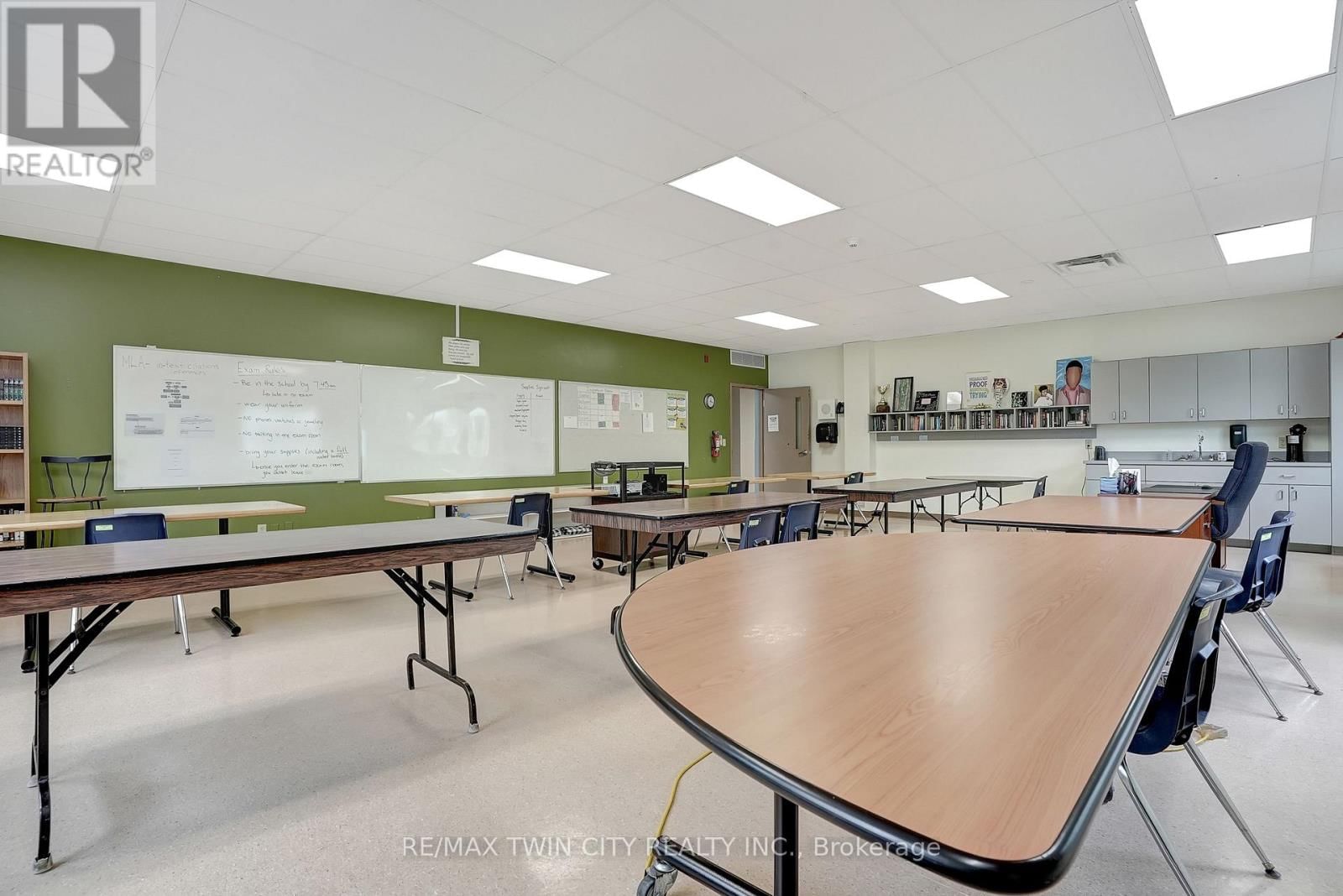 1855 NOTRE DAME DRIVE Image 5