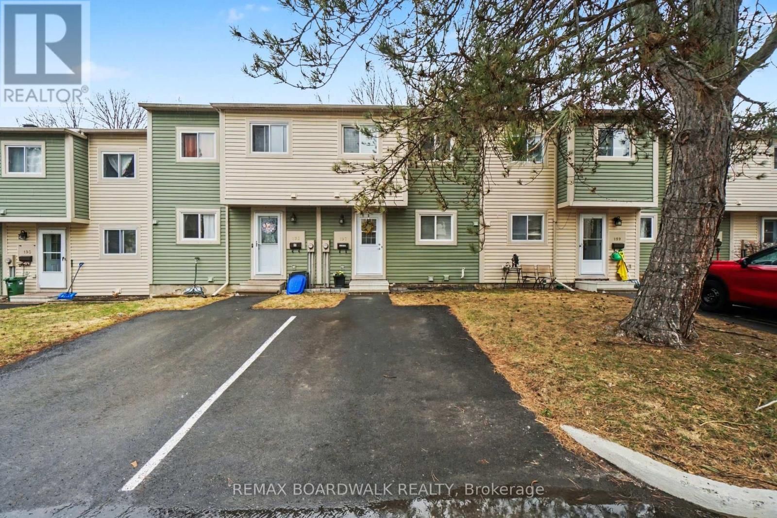 197 TEAL CRESCENT Image 1