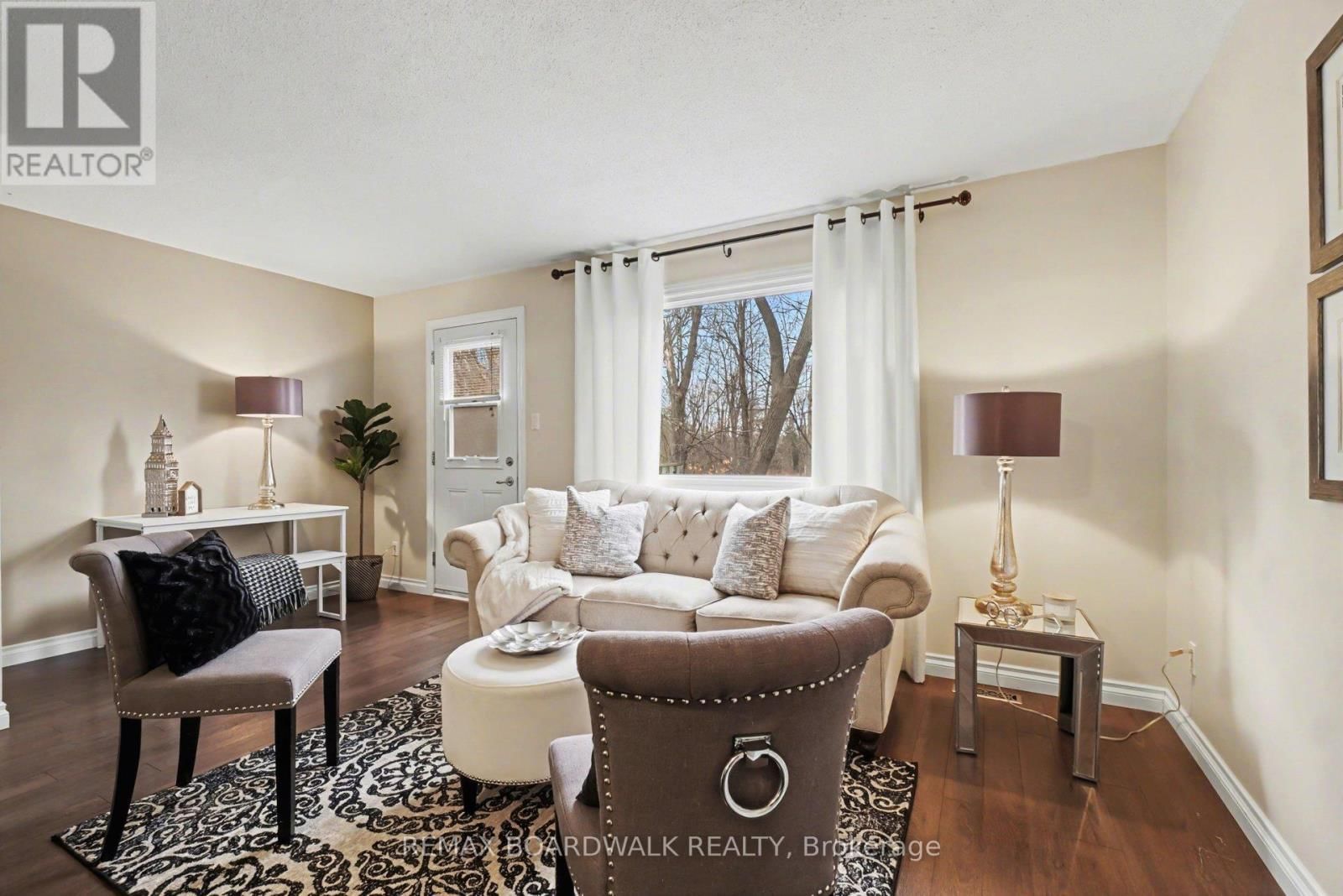 197 TEAL CRESCENT Image 14