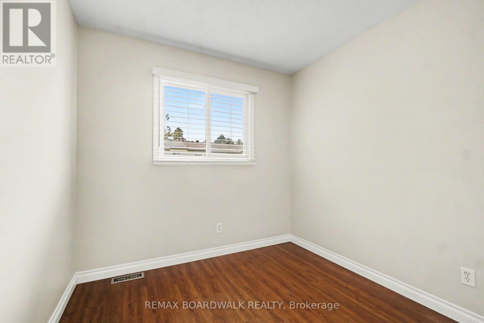 197 TEAL CRESCENT Image 23